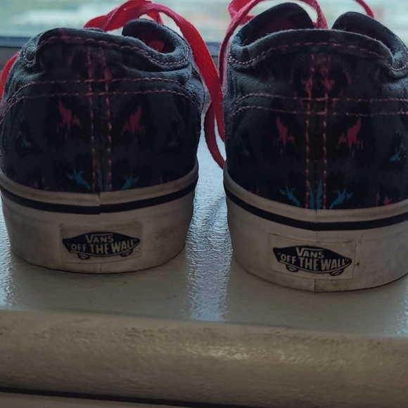 Vans - Picture 3 of 5